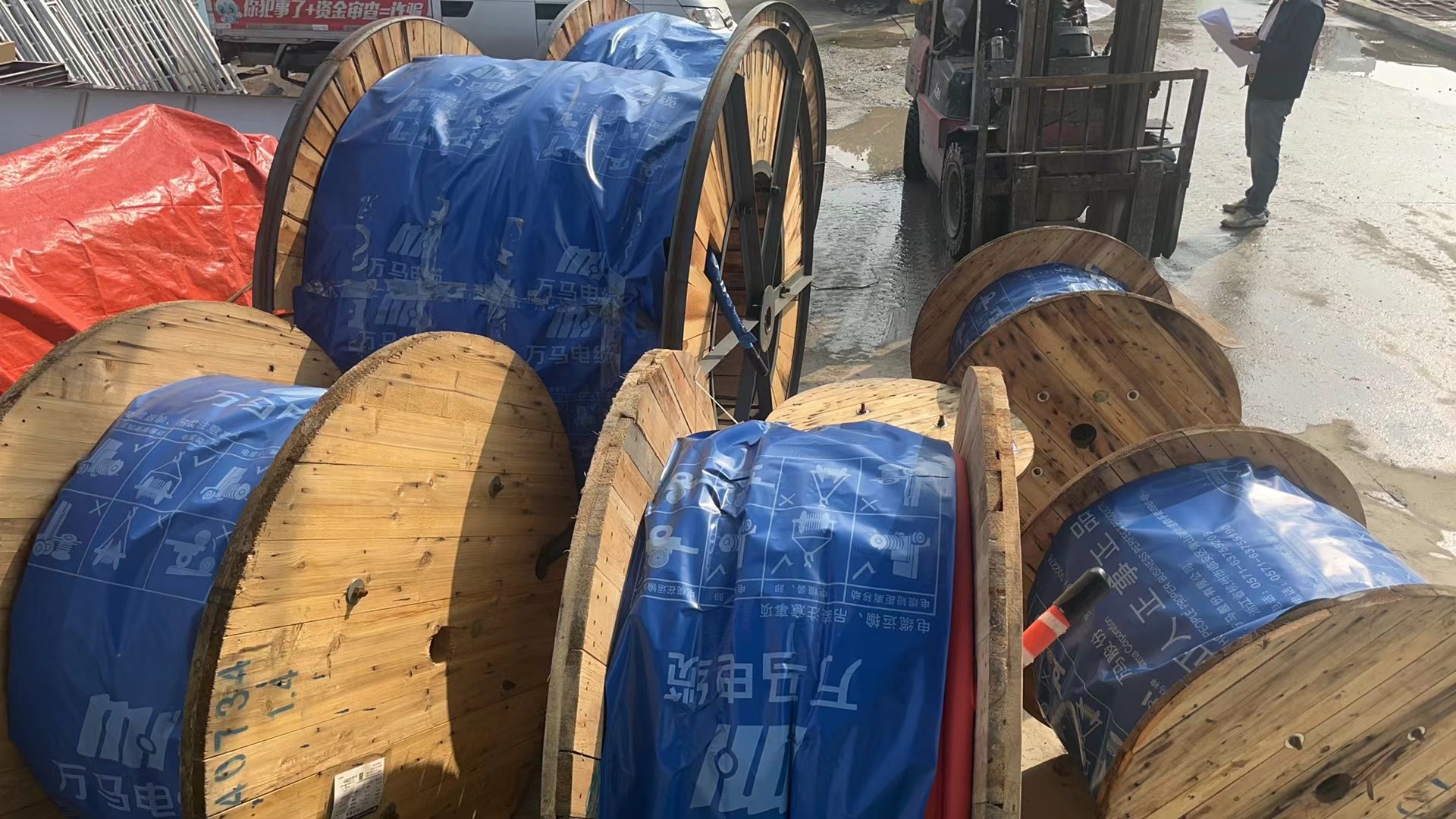 在相同電壓下，yjlv22和yjlv23電纜有何不同？